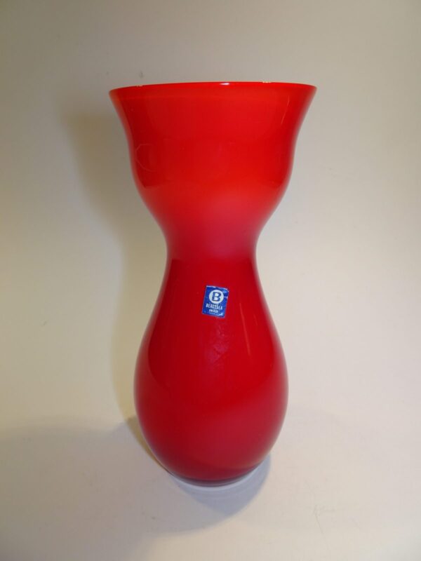 Bergdala rød hvid retro glas vase