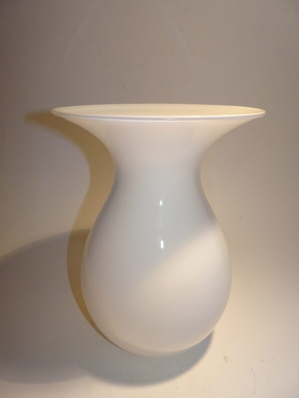 Shape vase i hvidt glas Holmegaard