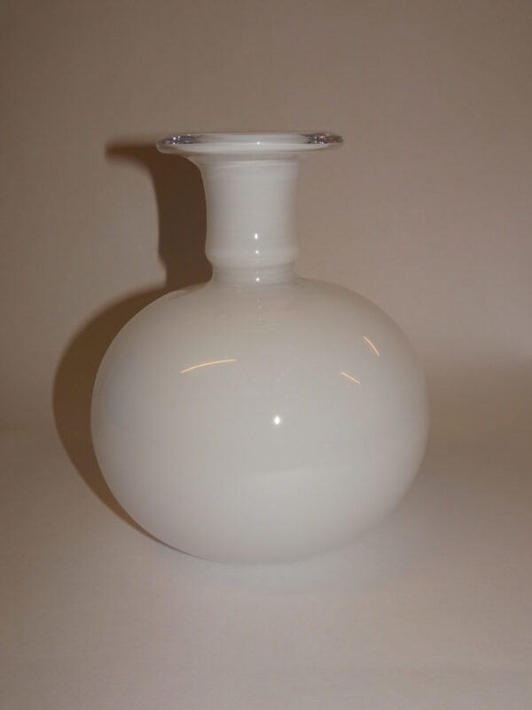 Sirius lysestage i hvidt glas, Holmegaard