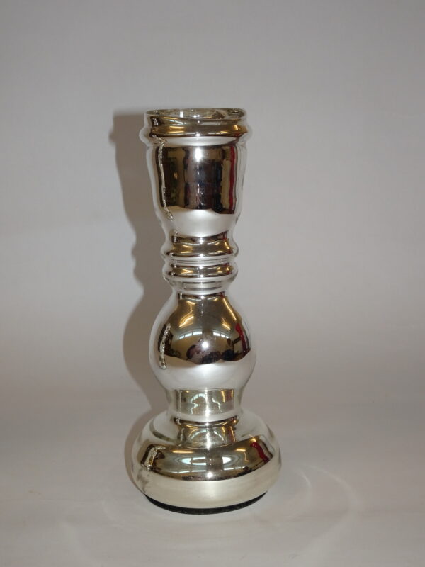 Fin næsten ny lysestage i fattigmands sølv. H: 20,5 cm.