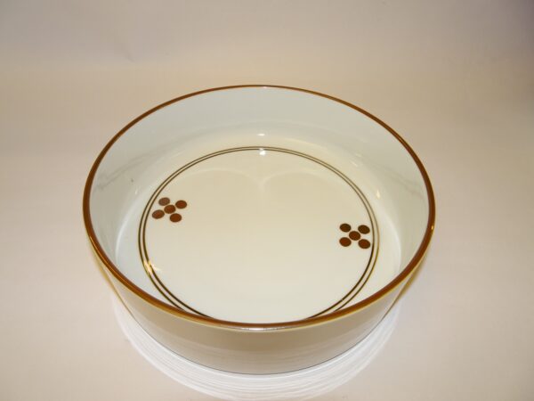 Skål D: 21,5 cm, nr. 14903, Brun Domino, Royal Copenhagen. Lyst porcelæn med brunt mønster.
