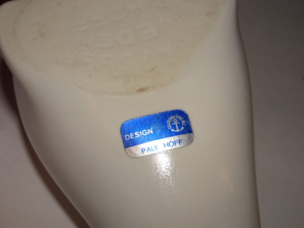 Gustavsberg keramik. Paul Hoff sæl i hvid mat glasur