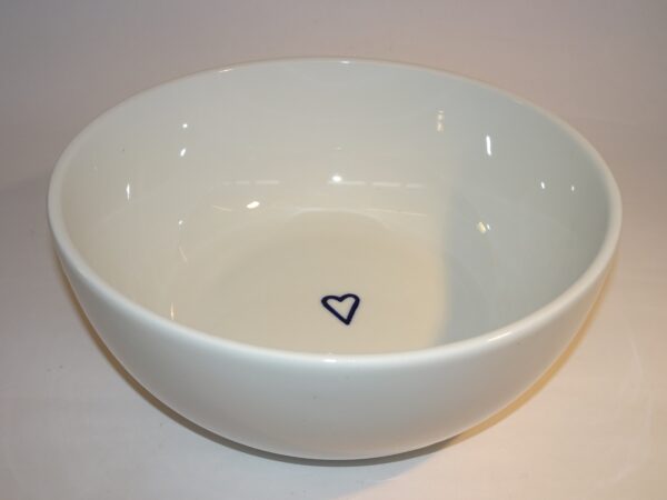 Skål i porcelæn med et hjerte, Ursula Munch-Petersen, Royal Copenhagen