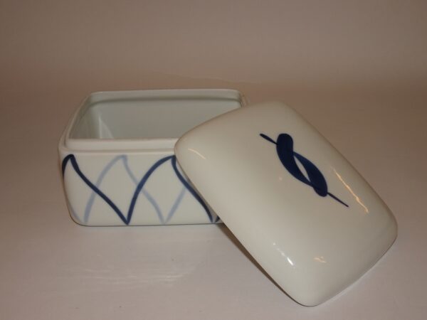 Harlekin smørskål med låg, Lyngby Porcelæn