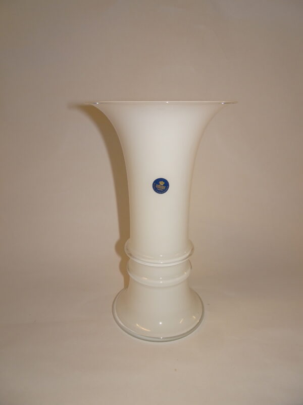 Skala vase i hvidt glas, Holmegaard