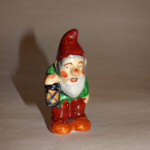 Gammel keramik nisse