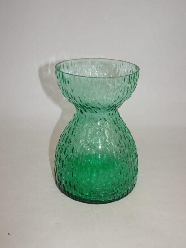 Vase i lysegrønt glas, Tallbarr hyacintglas