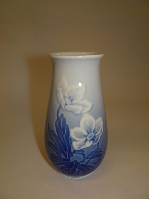 Vase nr. 678, Julerose, Bing & Grøndahl