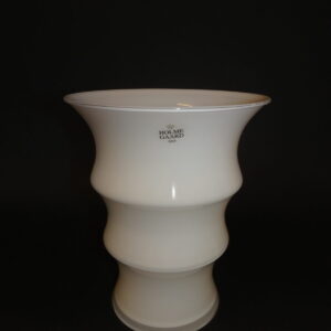 Hvid glasvase h: 17 cm, Karen Blixen, Holmegaard Glasværk