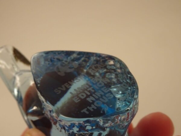 Fugl i blåt glas h: 6 cm, WWF, Kosta Boda - Billede 2