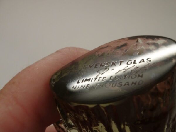 Ørn/høg i brunligt glas h: 8 cm, WWF, Kosta Boda - Billede 2