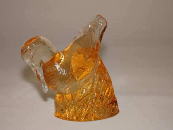 Fugl i laksefarvet glas h: 6 cm, WWF, Kosta Boda - Billede 2