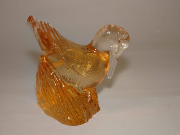 Fugl i laksefarvet glas h: 6 cm, WWF, Kosta Boda