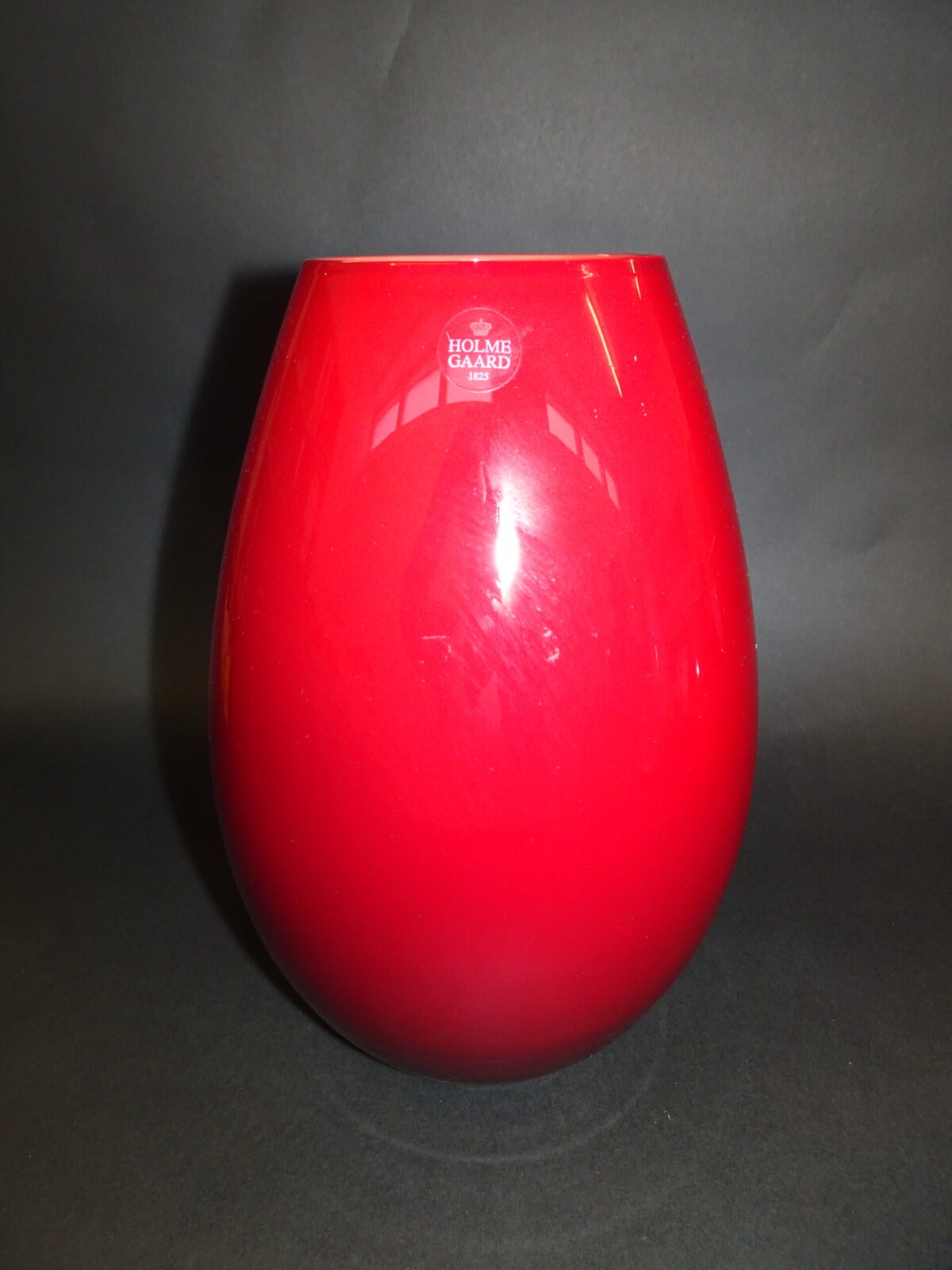 Vase i rød glas h: 26 cm, Holmegaard