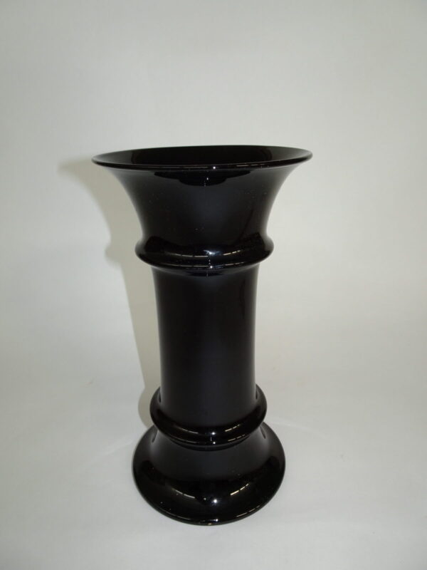 Vase i sort glas h: 23 cm, MB Michael Bang, Holmegaard