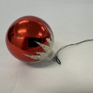 Juletræskugle, rød med hvis sne, retro