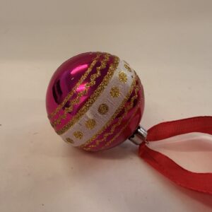 Julekugle i pink og hvid, nyere